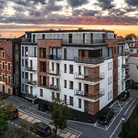 Aquarius, Sun & Snow